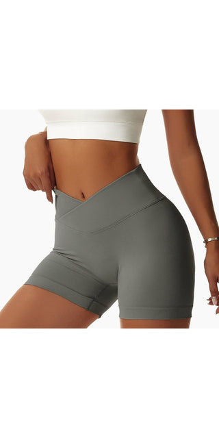 High-waisted seamless sports shorts for active women. Tight-fitting, flattering silhouette in a neutral gray color. Features a moisture-wicking, stretchy fabric for comfortable workouts.