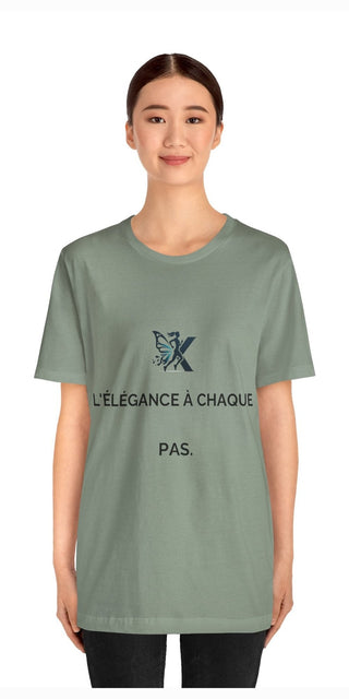 Elegant green unisex jersey t-shirt with a butterfly graphic and French text reading "L'elegance a chaque pas" (Elegance every step).