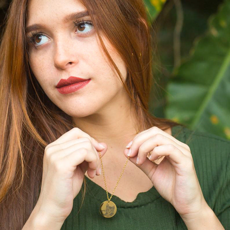 Collier Portrait Gravé K-AROLE - détail