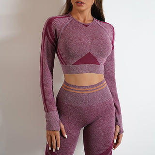 Stylish seamless workout set: Maroon crop top and leggings with textured details, perfect for an active lifestyle at K-AROLE.