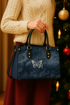 Chic și albastru: îmbunătățește-ți stilul cu uimitoarea geantă de mână albastră