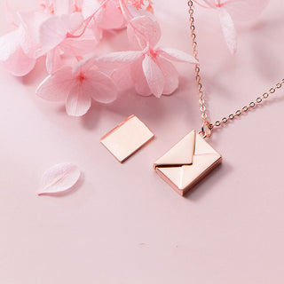 K-AROLE™️ Collier élégant avec pendentif en papier origami pour femme – Cadeau de bijoux géométriques minimalistes
