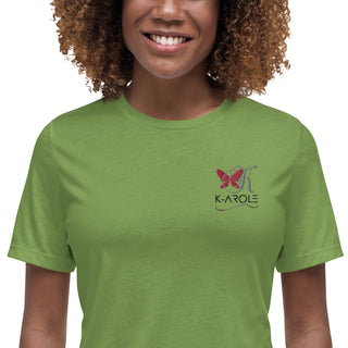 Relaxed women's t-shirt with K-AROLE logo and butterfly graphic at the front, worn by a smiling woman with curly hair against a white background.