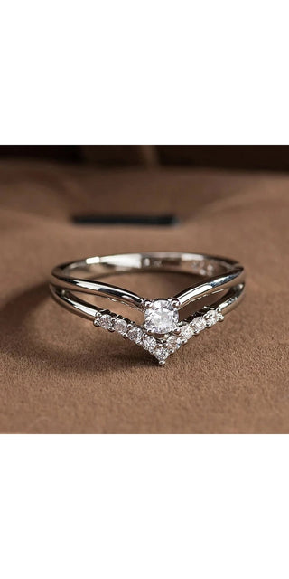 Elegant rose gold crystal heart-shaped wedding rings for women's engagement jewelry and party accessories from K-AROLE.